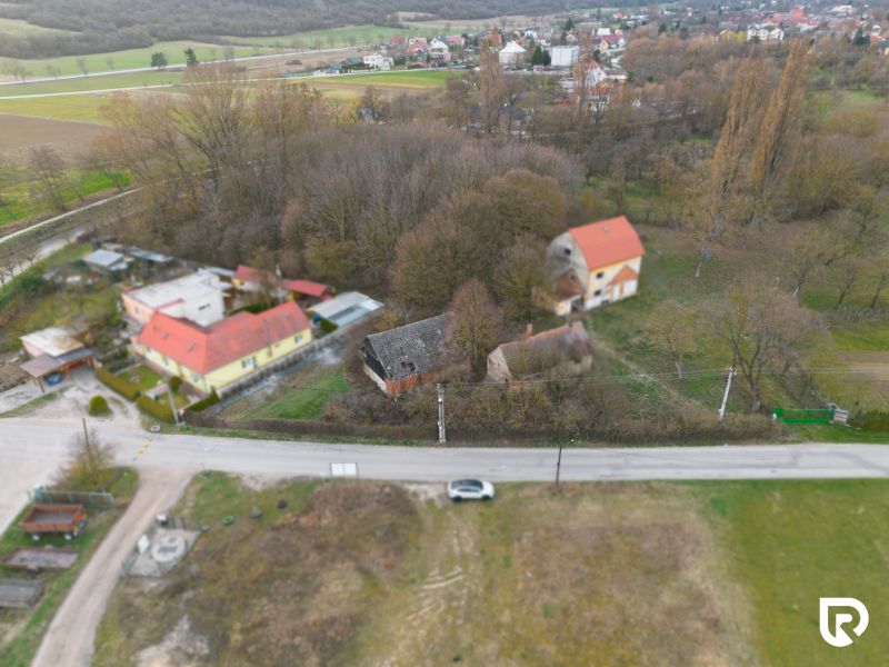 An aerial view of residential plots in Moravské Lieskové with buildings and greenery.