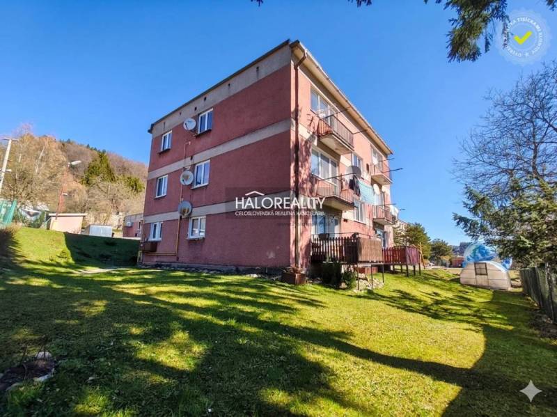 An apartment building with a 3-room apartment in Štiavnické Bane surrounded by a green lawn.