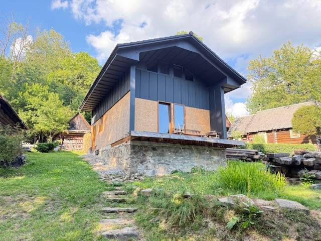 A cottage in the village of Horná Mariková with a stone foundation and surrounding nature.