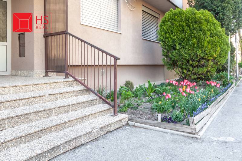Entrance to a 3-room apartment on Nábrežná Street in Nové Zámky with a flower garden.