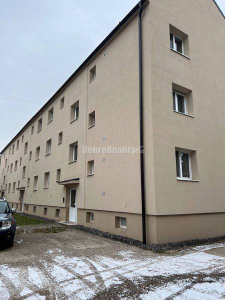 The exterior of an apartment building on Svätoplukova Street in Prievidza, suitable for a 2-room apartment.