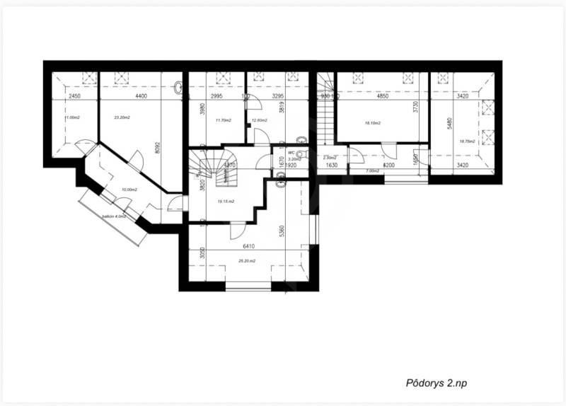 The floor plan of the second floor of the family house shows the layout of the rooms.