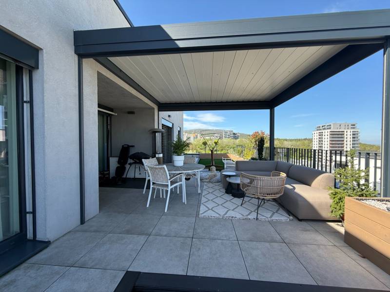 Terrace with a pergola at a 4-room apartment on Agátová Street in the Bratislava - Dúbravka area.