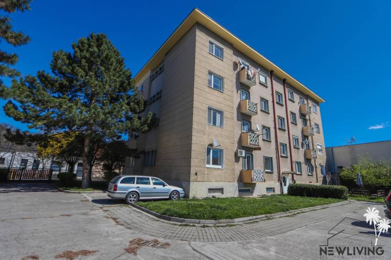 An apartment building with a parked car on Sasinkova Street in Piešťany.