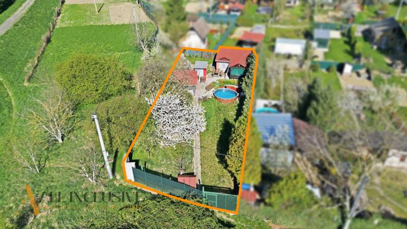 Aerial view of a garden in Kráľová nad Váhom with a swimming pool and a gazebo.