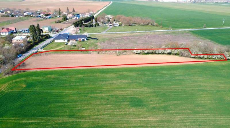 A plot in the gardens of Ondrejovce, bordered by a red line, surrounded by open countryside.