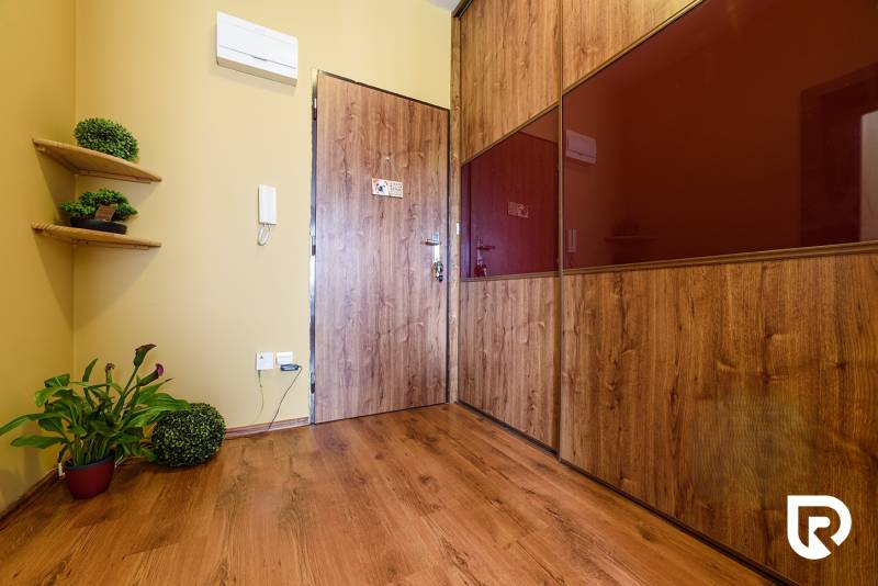 Interior of a 2-room apartment with a wooden decor floor and wooden details.