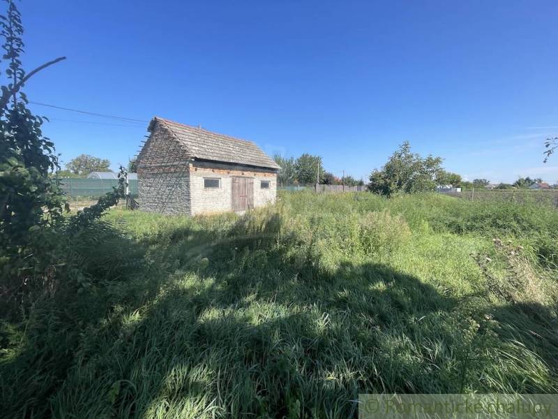 A family house in Jatov surrounded by green lawn and blue sky.