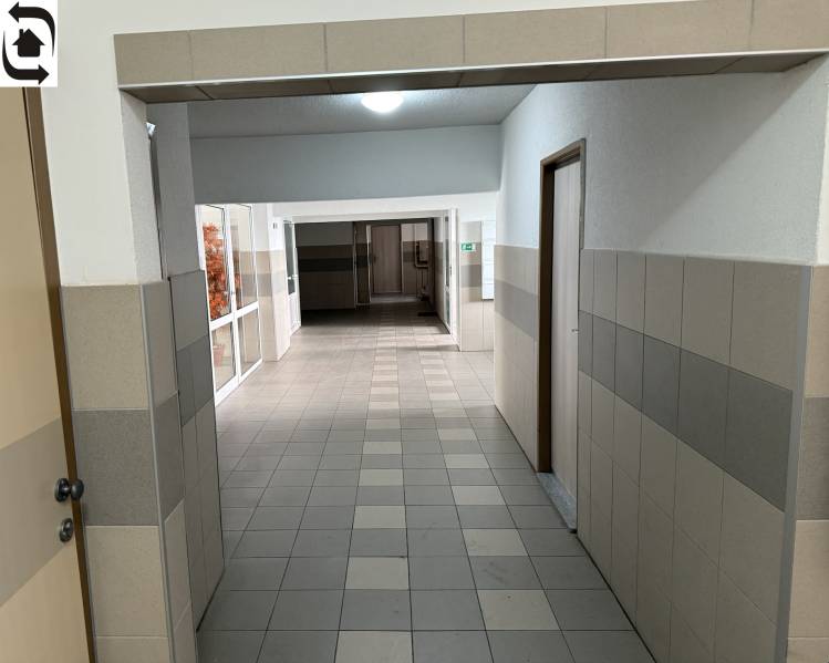 A hallway with ceramic tiles and cladding in a 4-room apartment.