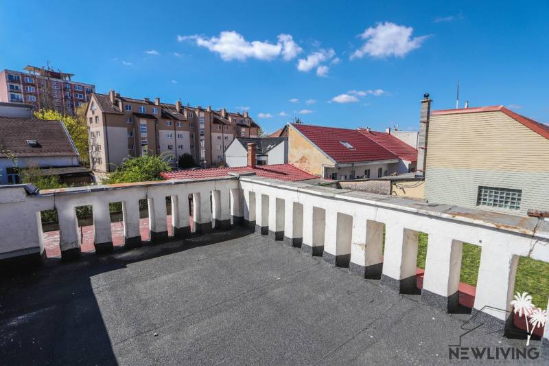 A family house on Hviezdoslavova Street in Piešťany with a terrace and a view of the surroundings.