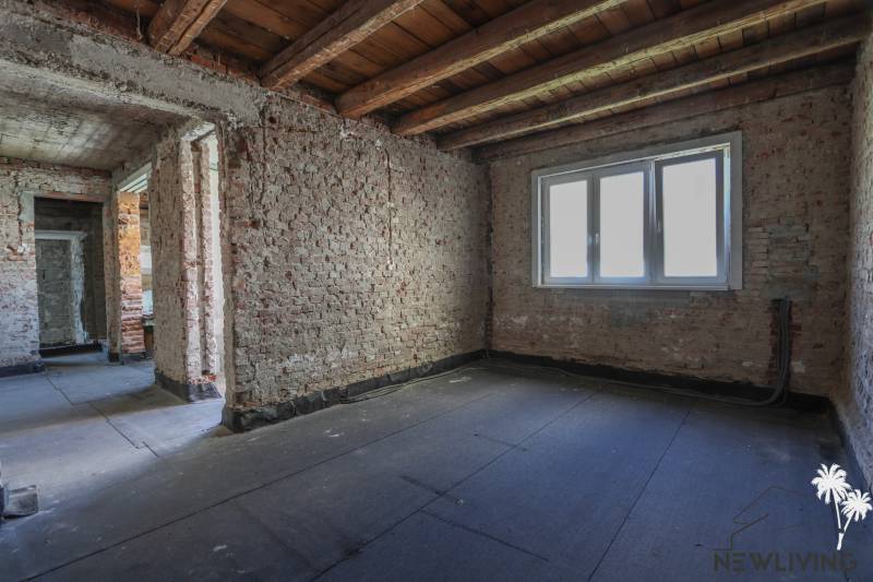 Raw brick walls and ceiling in the process of renovation in a family house.