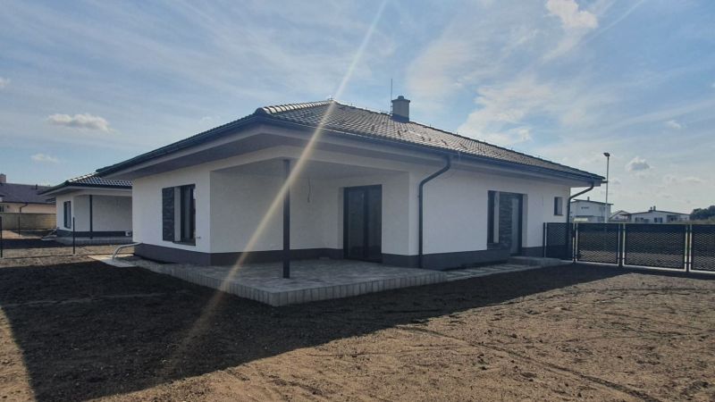 A family house in Lábe on Leknová Street with a landscaped exterior.