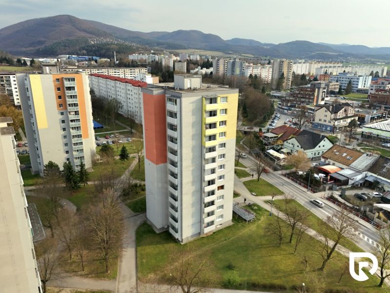 A view of the housing estate and greenery from Hurbanova Street in Dubnica nad Váhom.