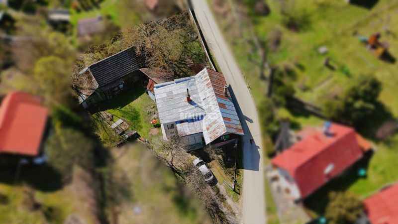 A top view of a family house in Petrovce with a garden and an adjacent shed.