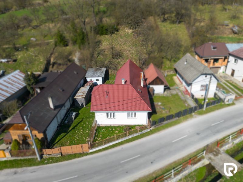 A family house in Dolná Poruba by the road on Dolná Poruba street, surrounded by a garden.