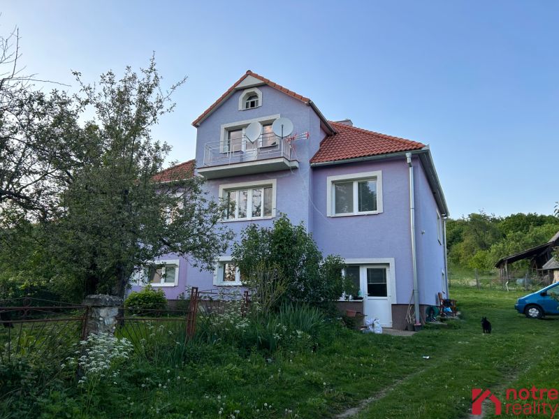 A family house in Kosihovce with a purple facade and a garden.