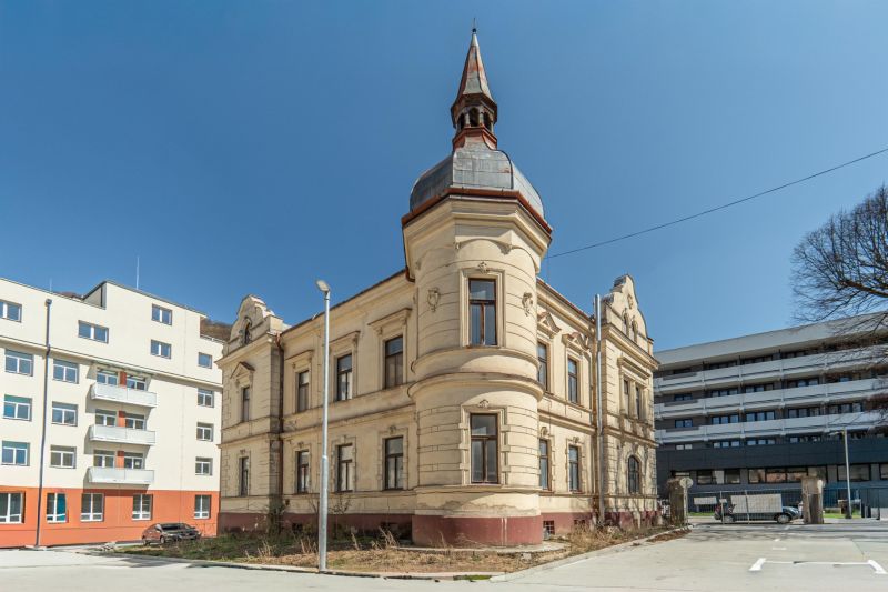 A historic cottage on Hviezdoslavova Street in Trenčianske Teplice with ornate architecture.