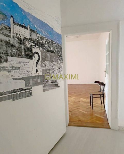 Interior of a 3-room apartment with an artistic wall and a floor with a wooden decor.