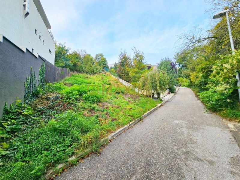 Greenery and pathway in the area of Bratislava - Nové Mesto, Tupého, Land - housing.