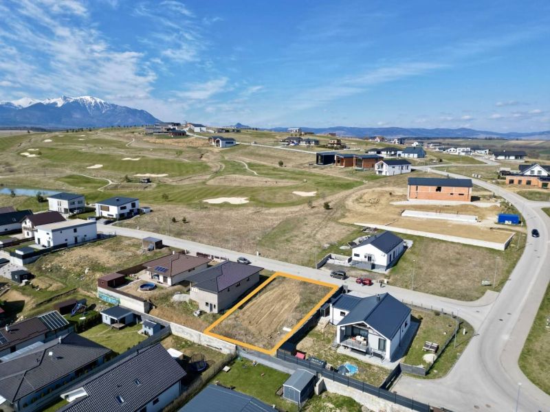 Plots - housing in Malý Slavkov with a panorama of the Tatras in the background.