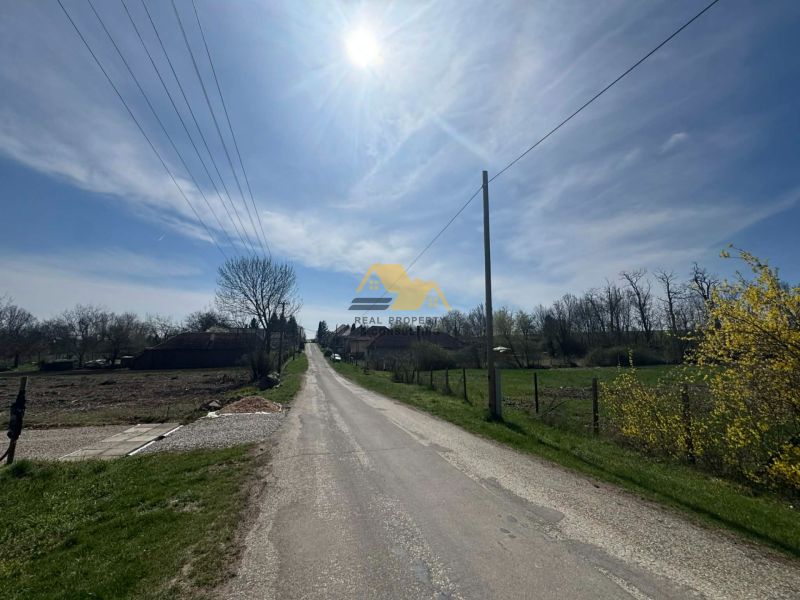 A rural road in Bardoňovo with plots - living surrounded by nature and trees.