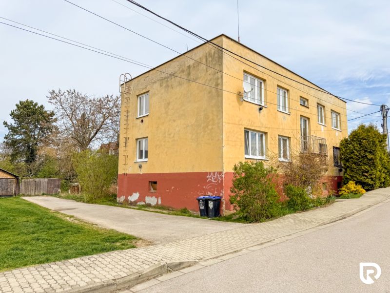 Property with a 3-room apartment on Hrabovská Street in Trenčín, surrounded by greenery.