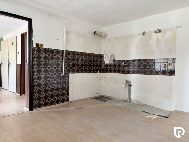 A room with tiles and a wooden decor floor intended for real estate - housing.