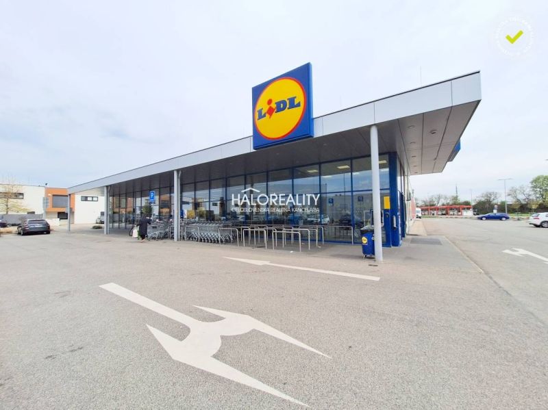 Supermarket Lidl with a parking lot in BA - Podunajské Biskupice.