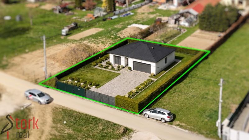 A family house with a garden surrounded by a hedge in the village of Kľače, intended for living.