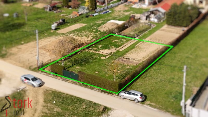 A residential plot in Kľače, bordered by a hedge, with an access road.