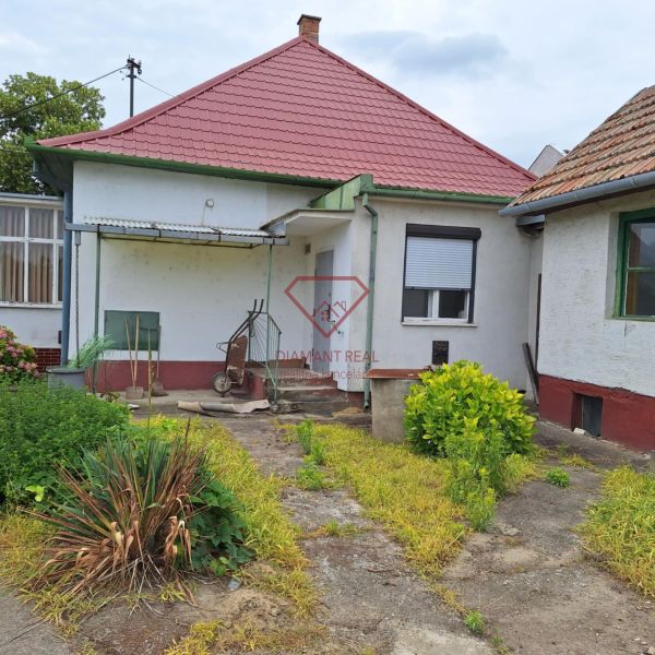 A family house on Trnovecká Street in Trnovec nad Váhom with a garden and a shelter.