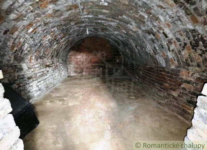The brick vault of the cellar in the family house creates a rustic atmosphere.
