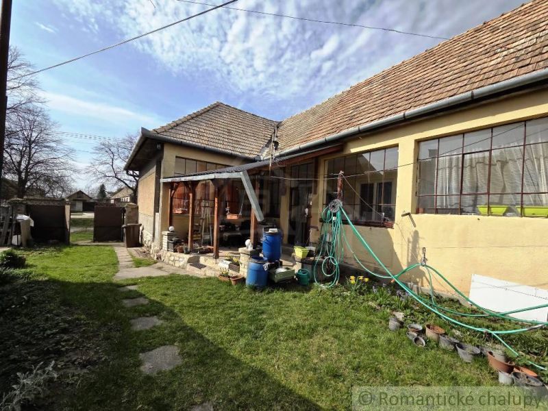 A family house in Šahy with a lawn and an extension in the garden.