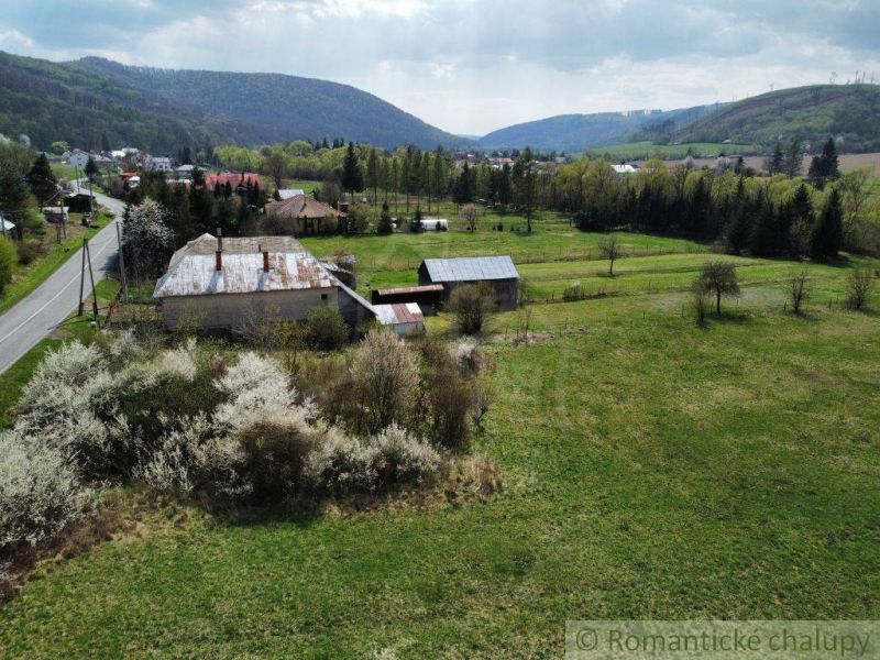 A family house in Zubné with a panorama of hills and nature in spring.