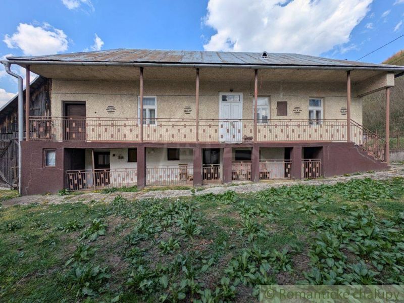 A family house in Zubné with an old facade and a garden in a natural environment.