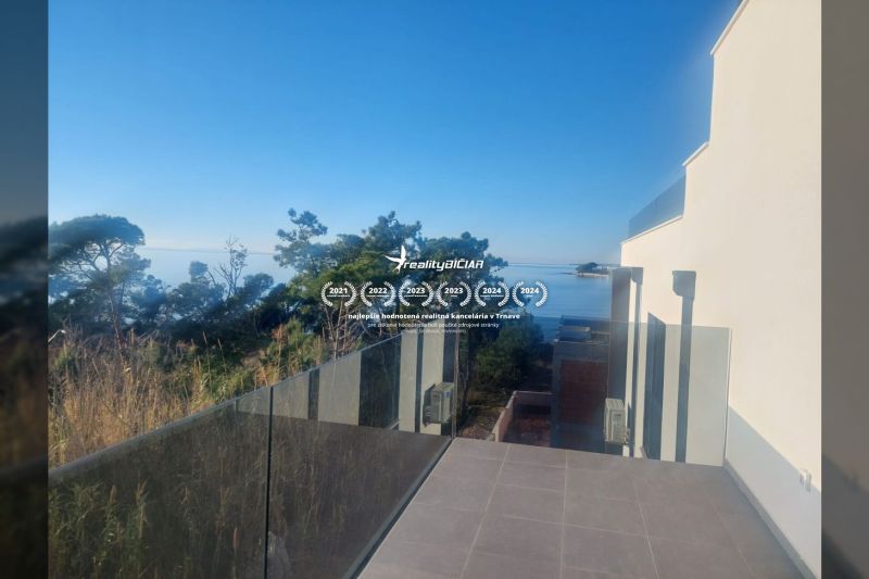 Terrace in the Recreational Apartment in Privlaka on Privlaka Street offers a sea view.