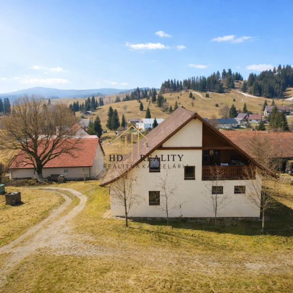 A family house in Oravská Lesná in Oravská Lesná surrounded by mountain landscape and nature.