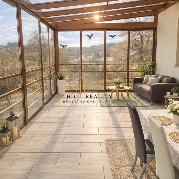 Glazed terrace of a family house with a wooden decor floor and a view of nature.