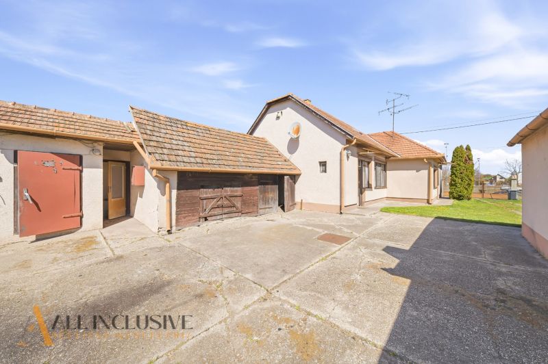 A family house in Vydrany, Dunajská Streda with a yard and shelters, without modern renovations.
