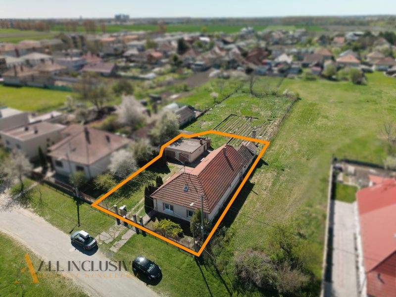 A family house on Vydrany Street in Dunajská Streda surrounded by greenery and a garden.