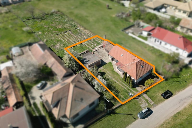 A family house in Vydrany in Dunajská Streda with a large garden and an elongated plot.
