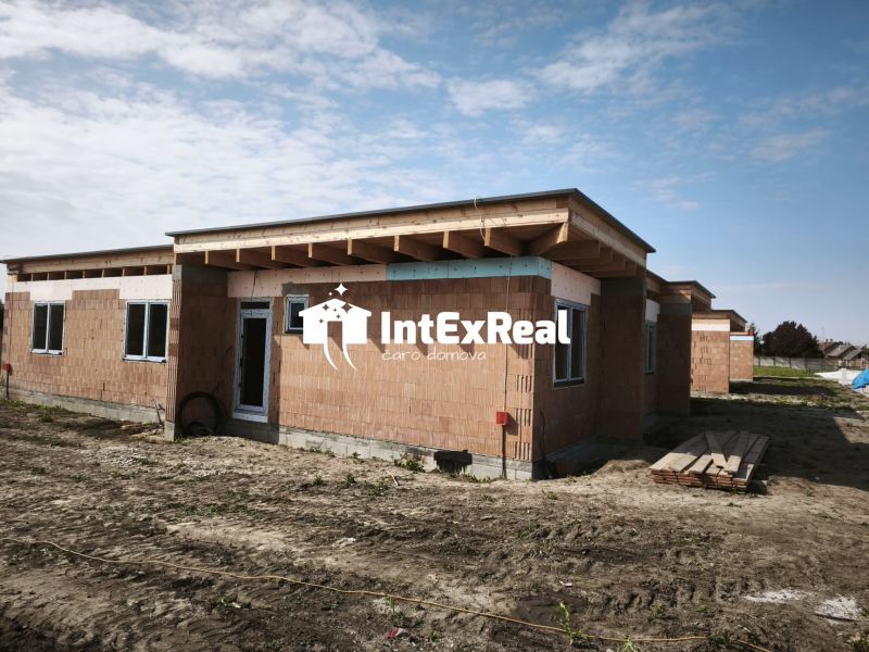 A family house under construction on Čierny Brod street in Čierny Brod, brick construction.