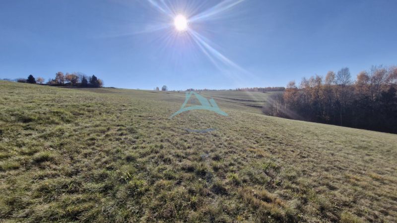 Sunny sloping plots for housing in Detvianska Huta with a view of the surrounding landscape.