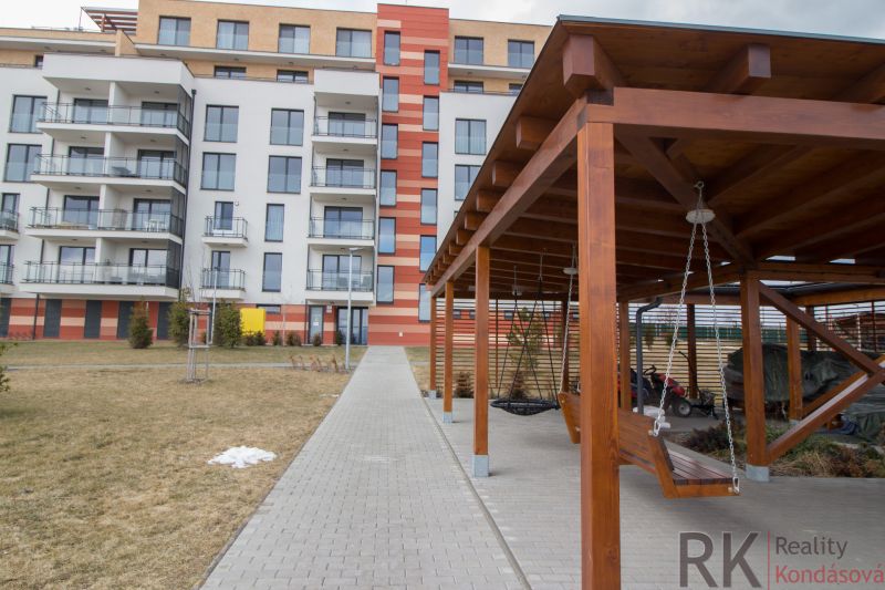 Apartment building with seating on Jelšová Street in Košice, Vyšné Opátske district.