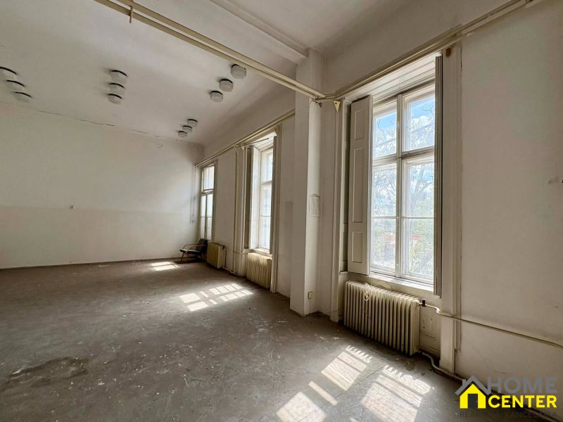 A spacious room with antique windows and radiators, Unique properties.