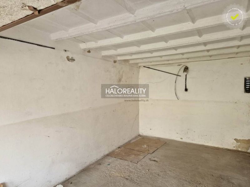 Garages with concrete floors and white walls suitable for use in Dunajská Streda.