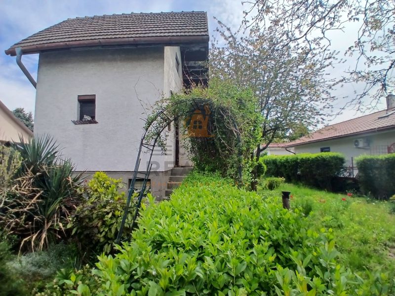 A family house surrounded by greenery in gardens on Havrania Street in Hamuliakovo.