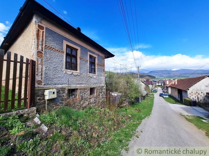 Unique properties in Heľpa: older house with stones and a view of the countryside.