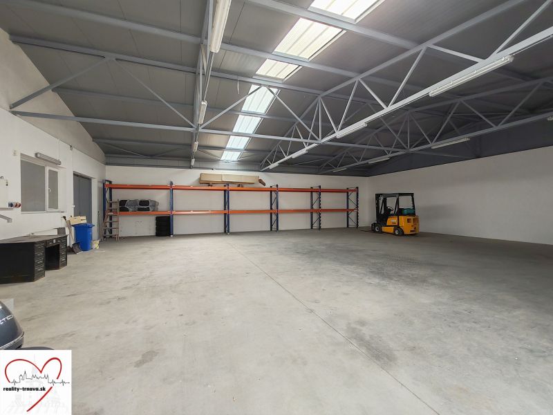Warehouse and hall space with high ceilings and shelves, suitable for storage and logistics.