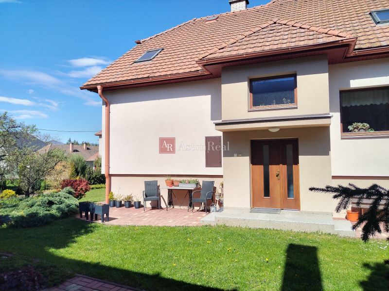 A family house with a terrace and a garden in Martin, surrounded by greenery and shrubs.